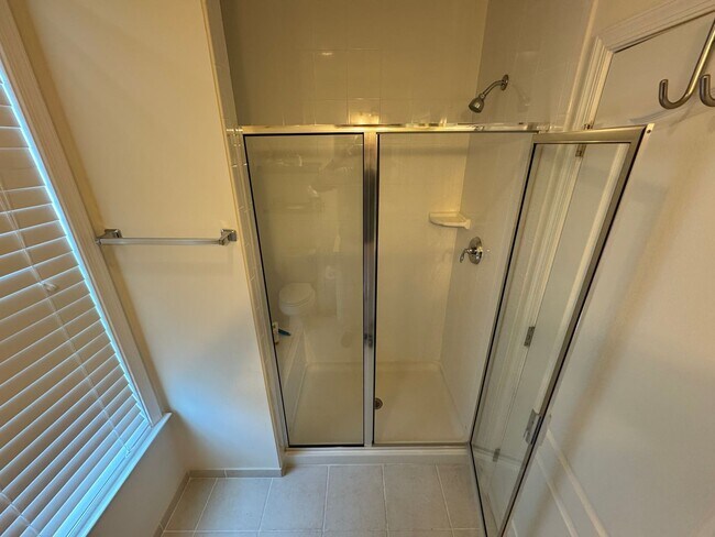 Building Photo - Amazing 6 Bed 5 Bath Single Family Home Wi...