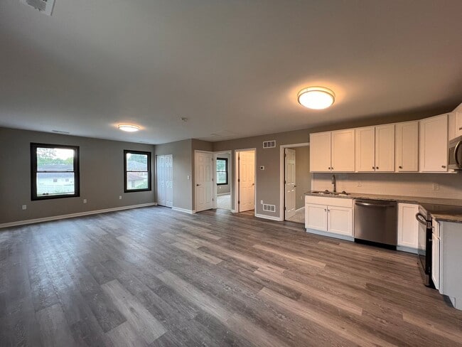 Building Photo - Brand New 2 bedroom Apartment in Parkland School District!