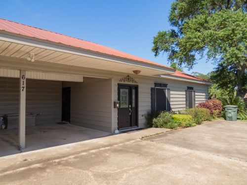 Building Photo - 617 E School St