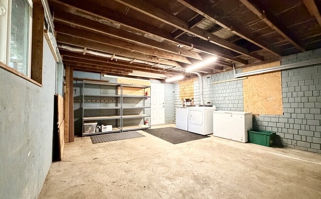 Building Photo - 1907 E 18th St