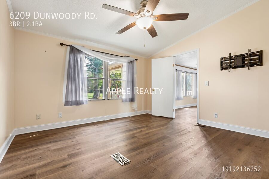 Building Photo - 6209 Dunwoody Rd