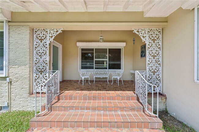 Building Photo - 2514 Granada Blvd