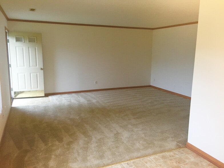 Building Photo - 1503 Blue Bonnet St