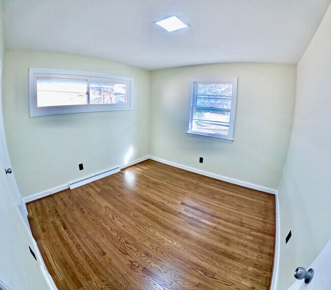 Building Photo - Beautiful 3 Bed 2 Bath Home Located In Greensboro