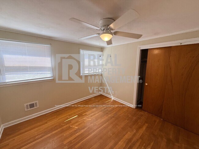 Building Photo - 1933 Deerwood Pl