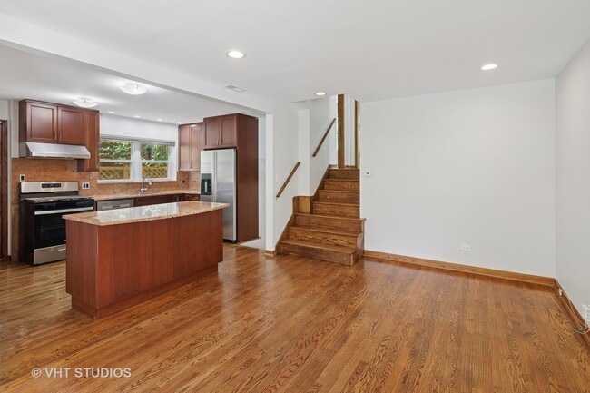 Building Photo - 5768 N Lacey Ave