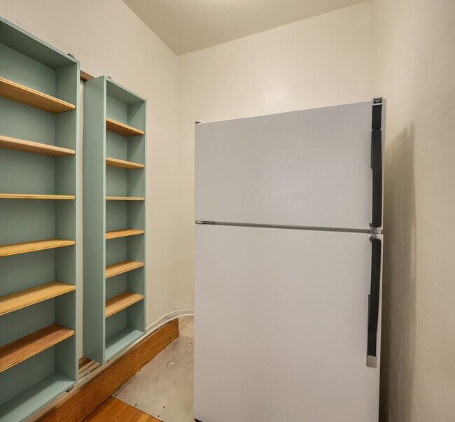 Building Photo - Charming 3 Bedroom In The Heart Of Stadium...