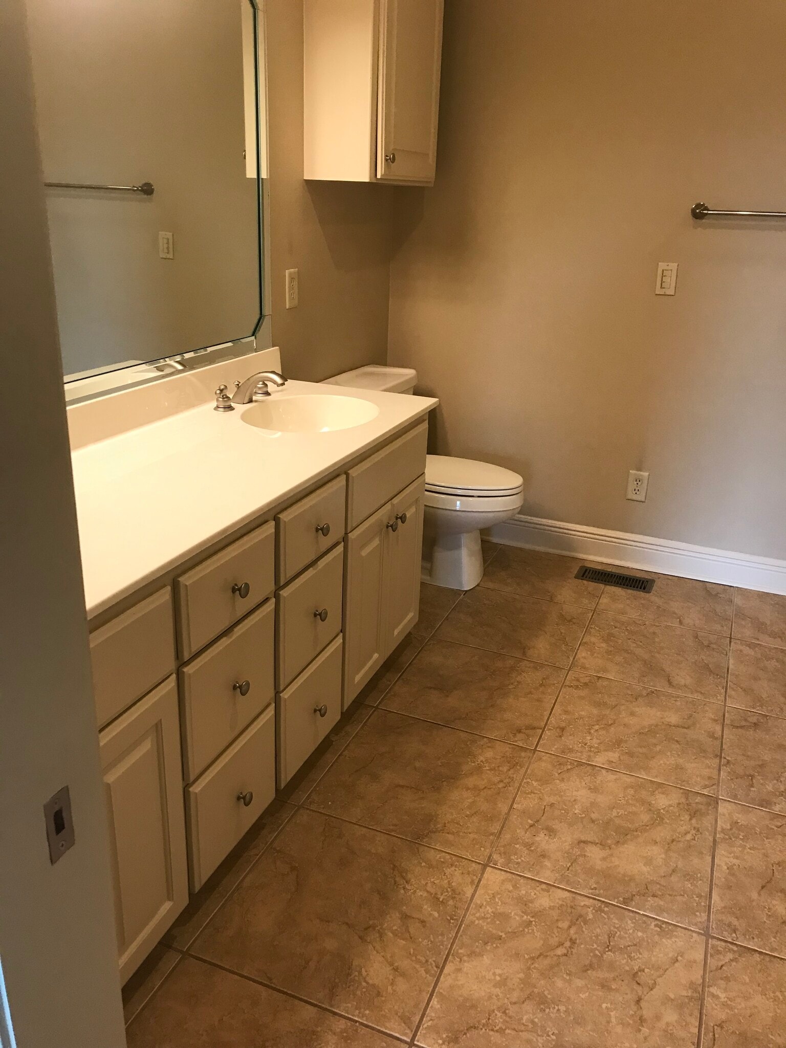 Bath - 413 Halteria Ln