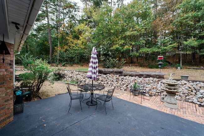 Building Photo - Charming, 3 Bedroom, 2 Bath. With wonderful outdoor living space