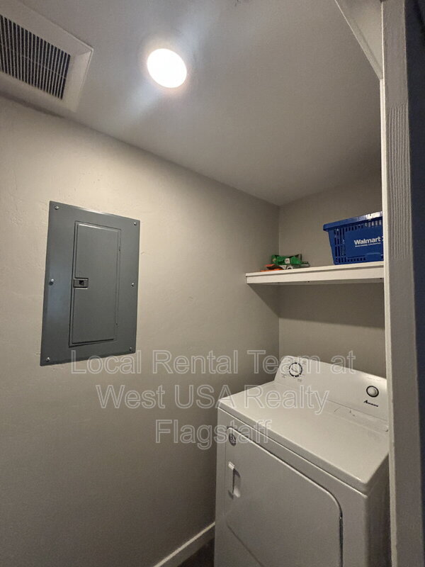 Building Photo - 522 S Fountaine St