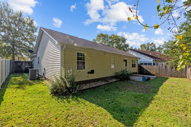 Building Photo - 104 Monterey Cir