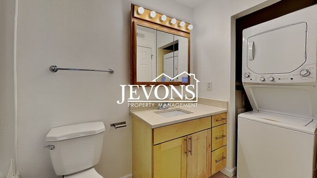 Building Photo - $990 rent credit if you move in by 11/30/25! 2-bedroom home with utilities included near I-405