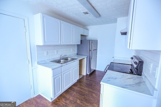 Building Photo - 1967 Singer Way