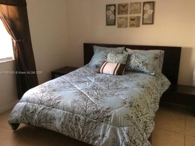 Building Photo - 653 Waterside Dr