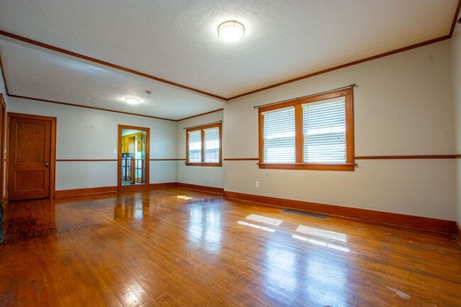 Primary Photo - 3 Bedroom / 1 Bath Home with Washer/Dryer ...