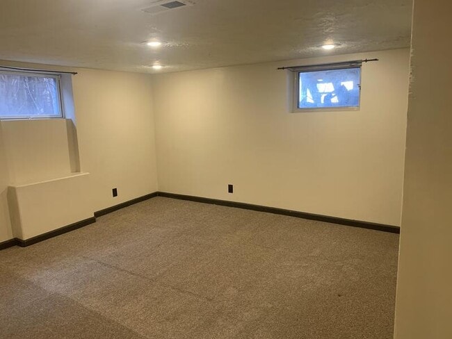 Building Photo - 867 Browning Ave