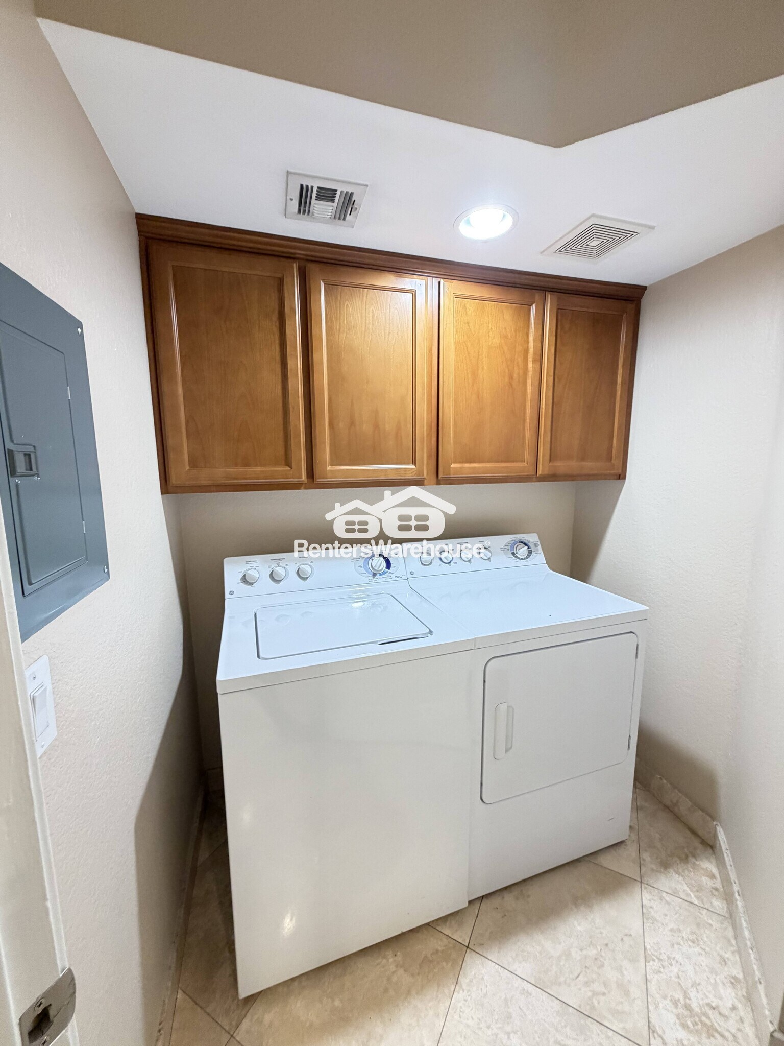 Building Photo - 3235 E Camelback Rd