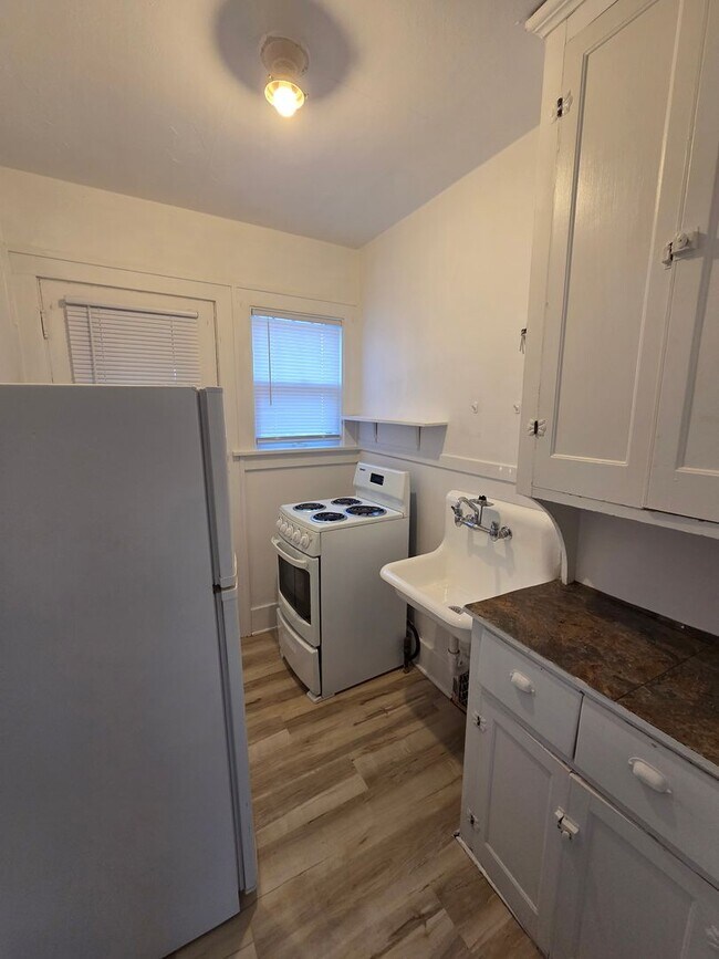 Building Photo - 2216 Merner Ave