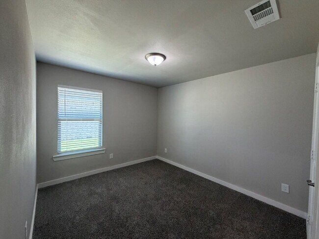 Building Photo - * MOVE IN SPECIAL * Beautiful 4 Bedroom 2 Bath Home in Wollforth Near a Beautiful Park!