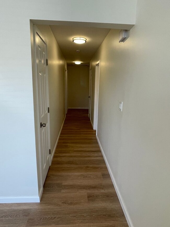 Building Photo - Beautifully Remodeled 3BR/2BA Home with Modern Finishes