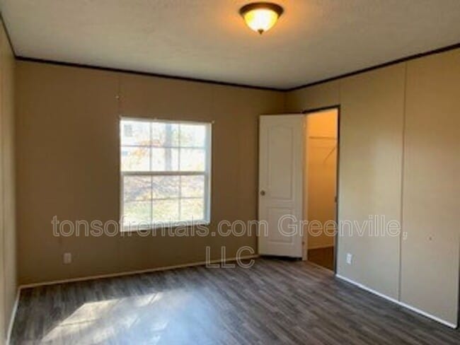 Building Photo - 717 Broadway School Rd