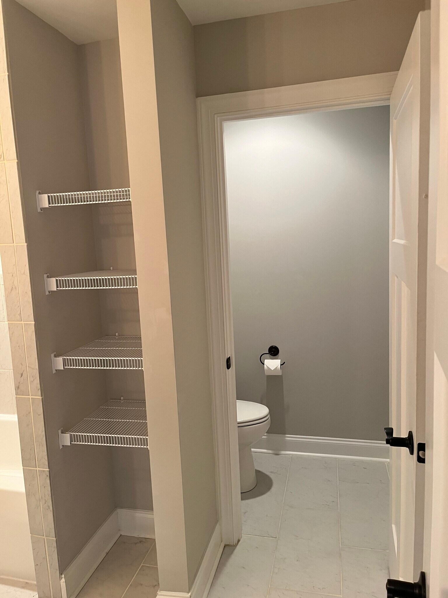 Upstairs Full Bath - Separate Toilet - 1045 Presidents Ln