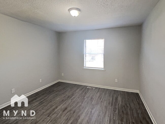 Building Photo - 915 Horton Rd