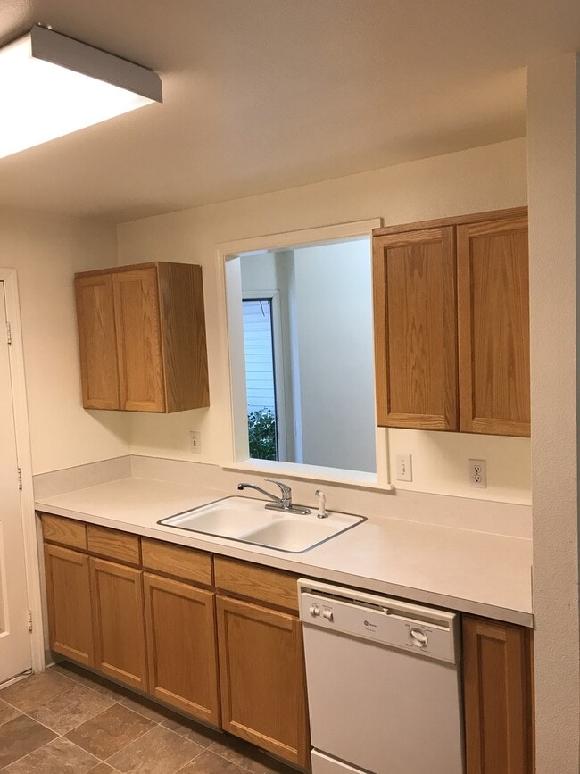 Building Photo - 2 bedrooms 1.5 bathroom with large living room, large kitchen PLUS 1 car garage. Bedrooms are huge