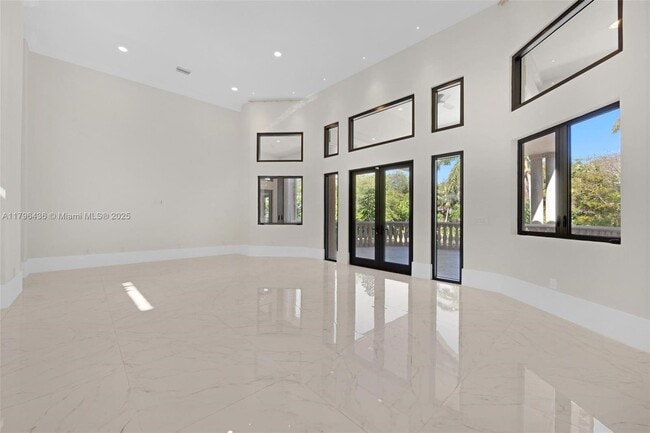 Building Photo - 8112 Los Pinos Cir