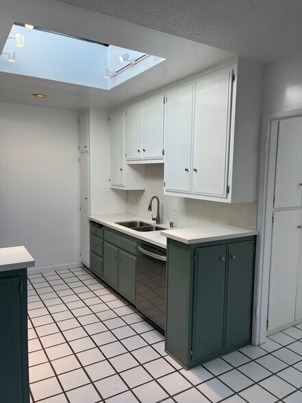 Building Photo - 8056 Redlands St