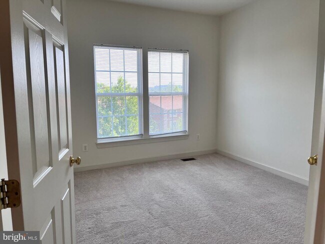 Building Photo - 5605 Harrington Falls Ln