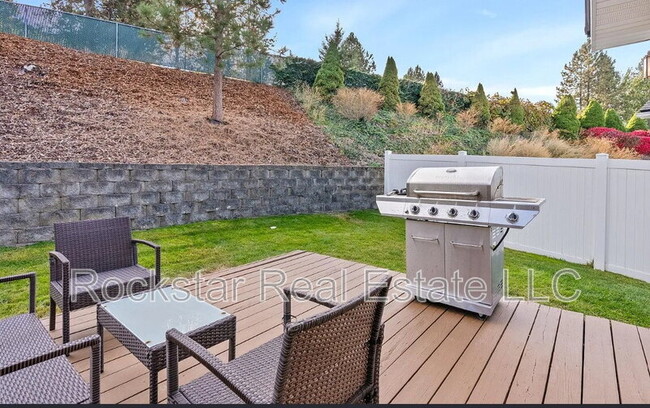 Building Photo - 607 W Persimmon Ln