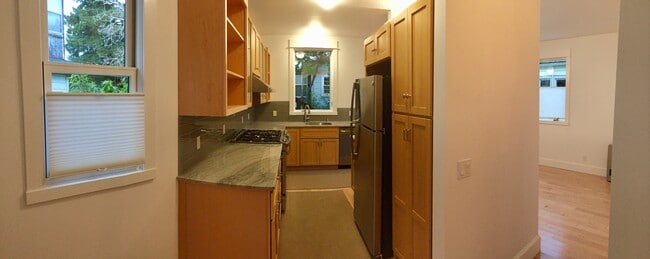 Kitchen has dishwasher, range/oven with ventilation, ample surface area & storage - 3918 Webster St