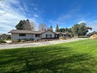 Building Photo - 1665 Chris Ln