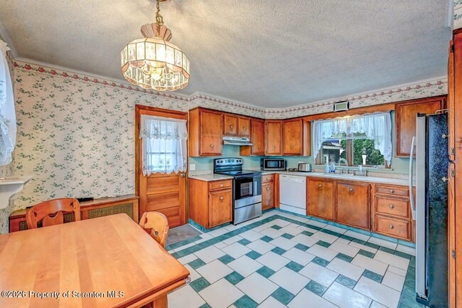 Building Photo - 454 Hickory St