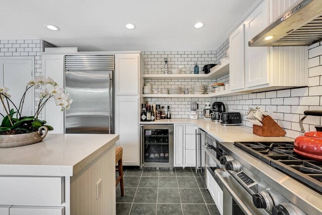 Building Photo - 25 Meadowgrass Ln