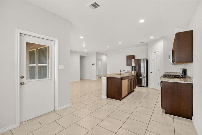 Building Photo - 3909 Shiva Dr