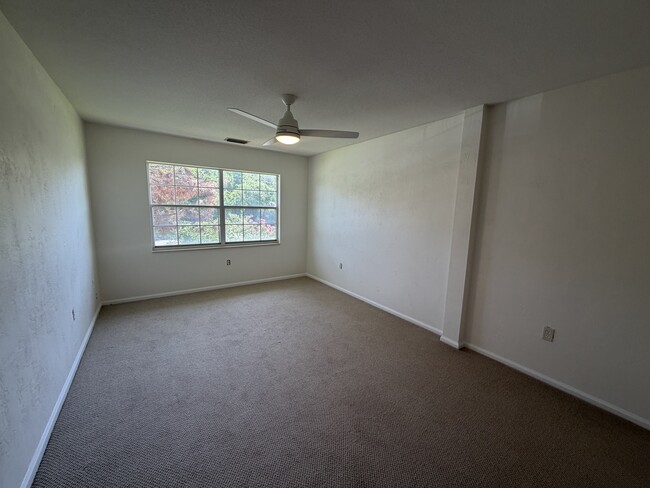 Building Photo - 3800 Saxon Ave#C-52 C