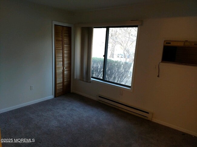 Building Photo - 137 Amberly Dr