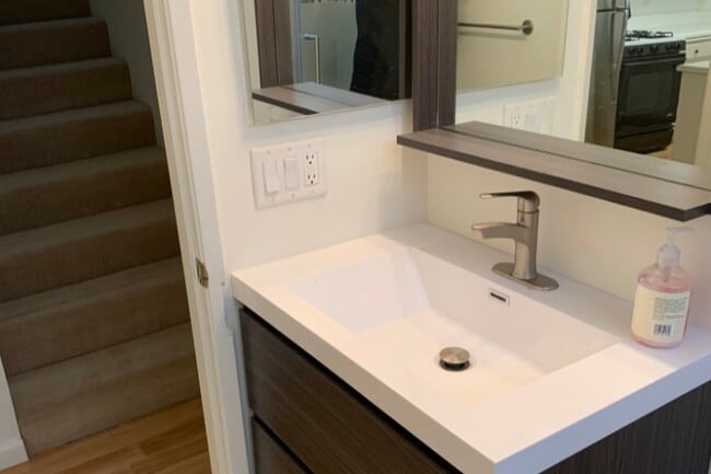 Building Photo - 11610 Moorpark St