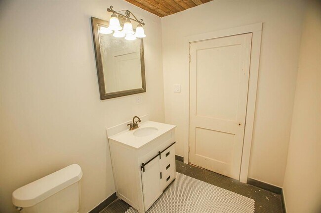 Building Photo - 690 County Rd 219