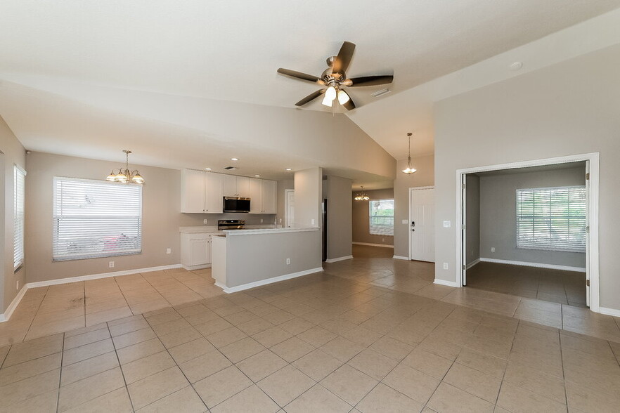 Building Photo - 4084 Kingsfield Dr