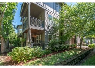 Building Photo - 675 NE Garswood Ln