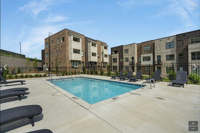 Building Photo - 732 Inspiration Blvd