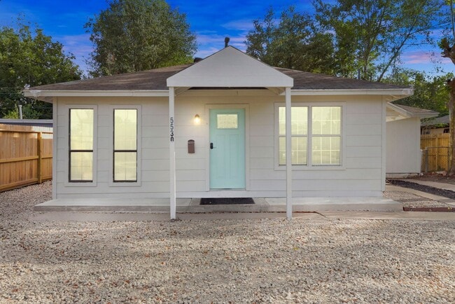 Building Photo - BEAUTIFUL HOME IN HOUSTON. MOVE IN READY!.