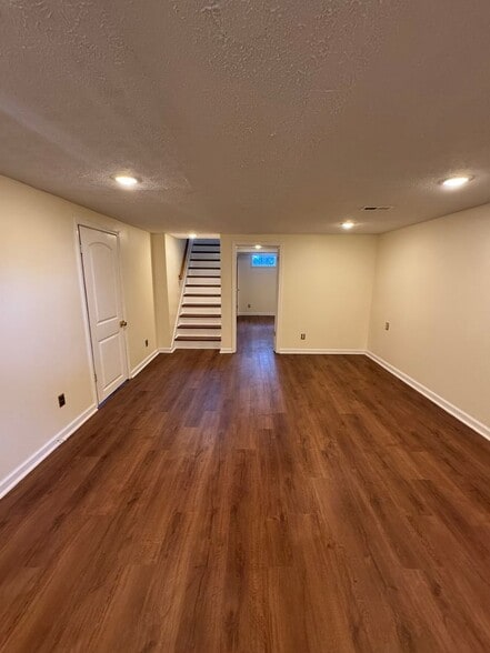Building Photo - 604 N Mantle Ave