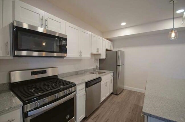 Building Photo - 693 Western Ave