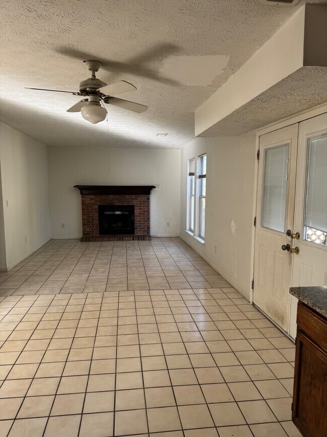 Building Photo - 2074 Hopkins Mill Rd