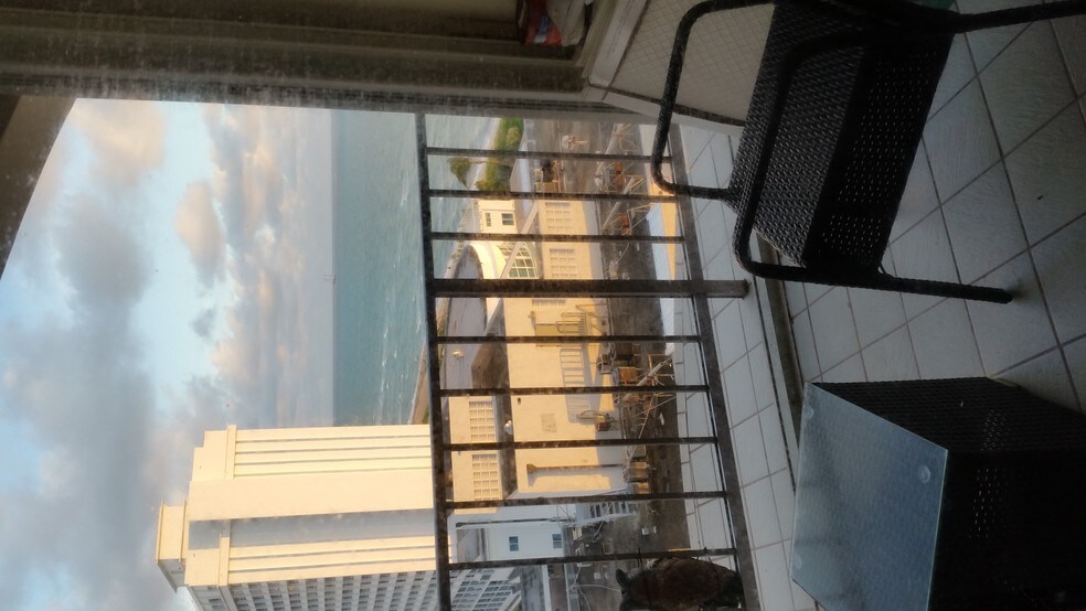 Balcony - 5401 Collins Ave