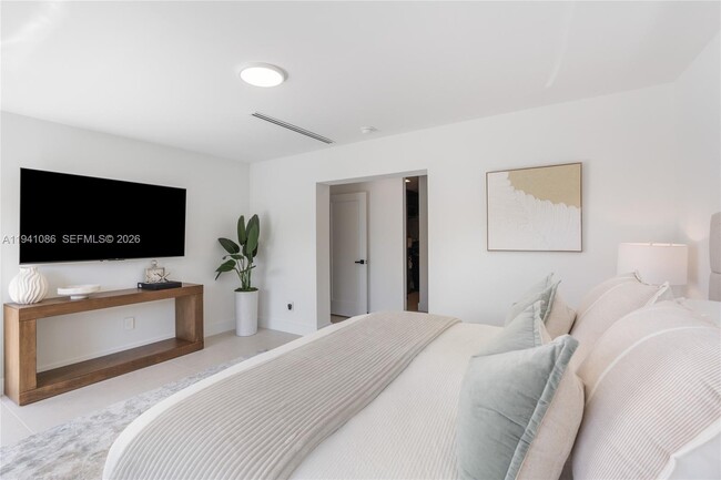 Building Photo - 7810 Hawthorne Ave